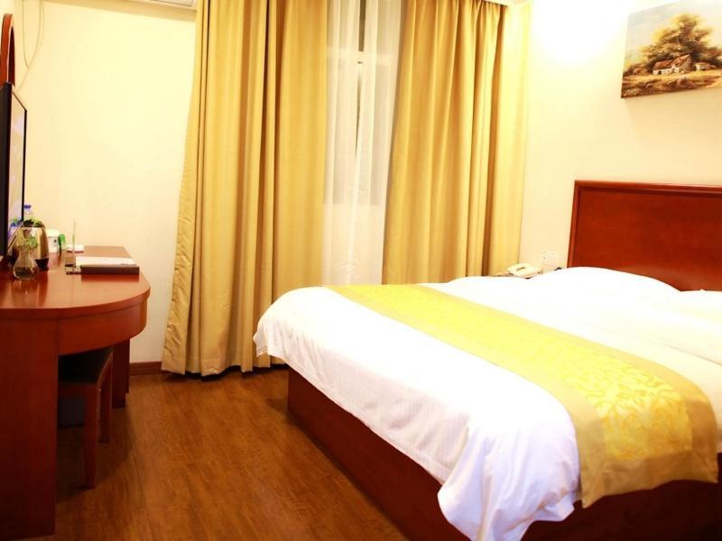 Greentree Inn Shanghai Hongqiao Hub Cao'An Road Huajiang Branch Road Express Hotel Jiading Экстерьер фото
